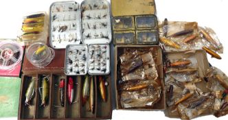 ACCESSORIES: Collection of 26 traditional wood Devon minnows, most in original cellophane packets,