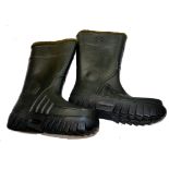 BOOTS: A pair of new original Derri thermal lined boots, UK11, Euro 46, dark green, cleated soles,