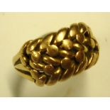 An 18ct Gentleman's Ring of rope-twist design. 9g. Condition report: In fine condition