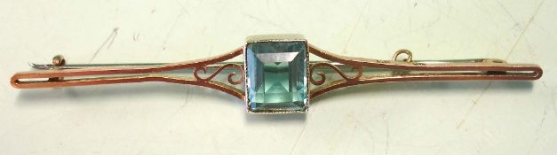 A Gold Bar Brooch Set with a large aquamarine. Marked 9ct. Condition report: Good but pin a non-gold