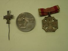 Third Reich Medals A lapel pin for the Stalingrad vets, silver plate on tomback bronze complete with
