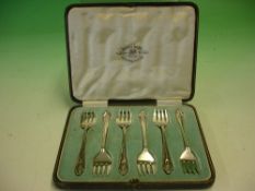 A Cased Set of Silver Pastry Forks by Reid & Sons. Sheffield 1926. Condition report: Forks all good,