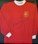 Framed and glazed Manchester Utd 1963 FA Cup Final Replica Shirt, signed to the front by Denis