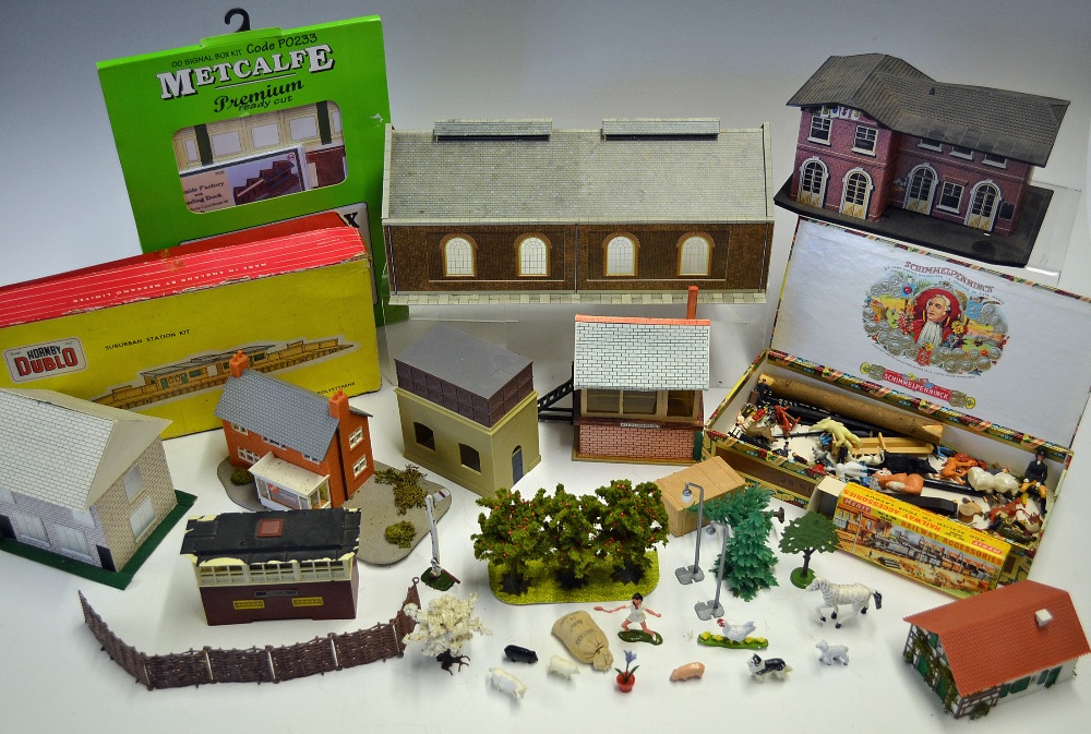 Quantity of Assorted Train Set Scenery and accessories to include Hornby Suburban Station Kit (box