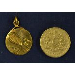 1914 gilt tennis medallion - engraved on the obverse with a tennis racket and balls and on the