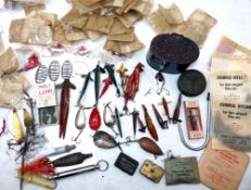 ACCESSORIES: Large varied collection of vintage lures incl. phantom sole skin minnows up to 4", a