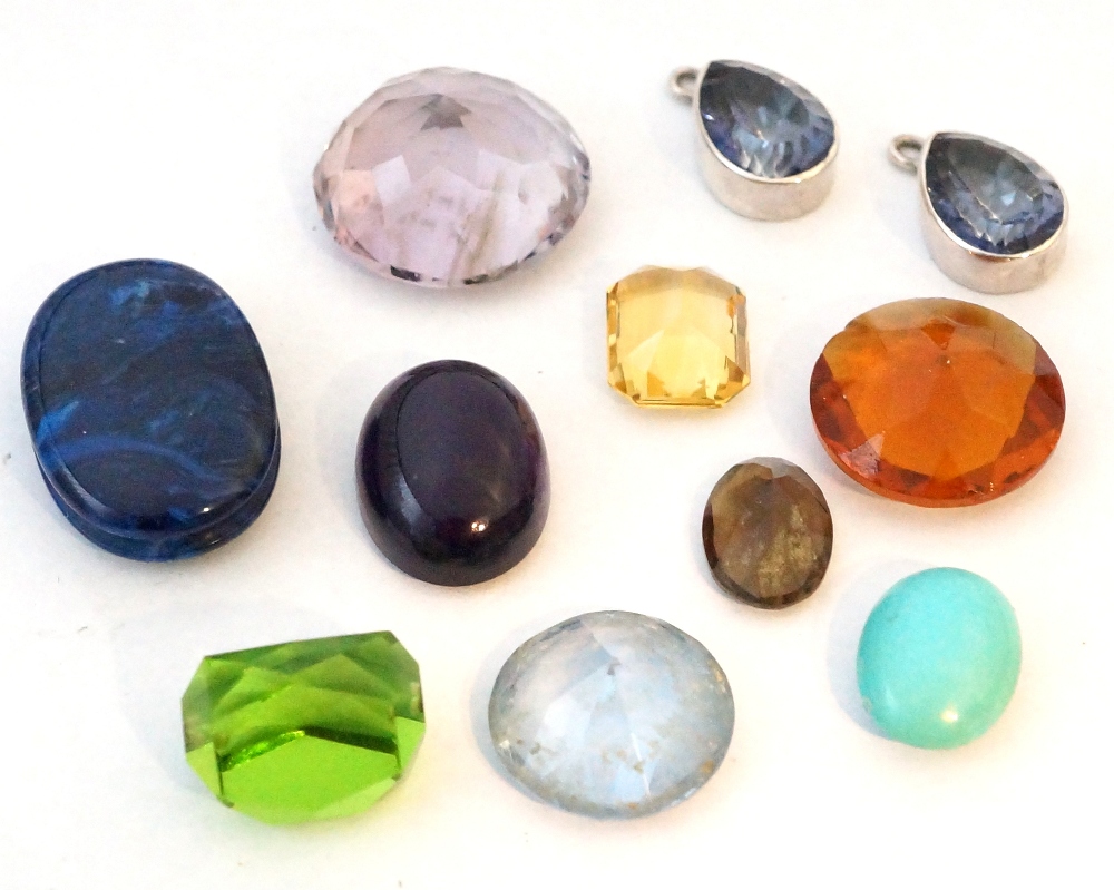 SELECTION OF LOOSE COLOURED GEMSTONES