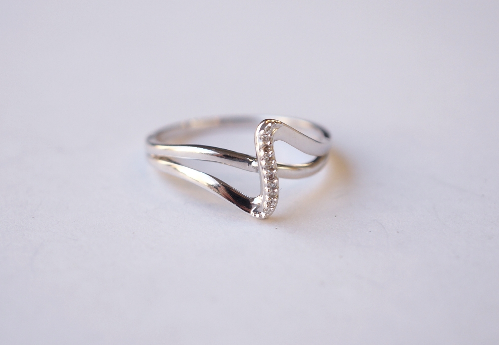 PRETTY DIAMOND DRESS RING