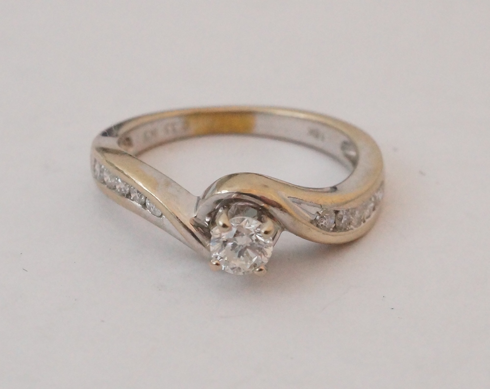 PRETTY DIAMOND RING