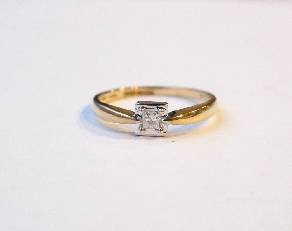 DIAMOND SOLITAIRE RING