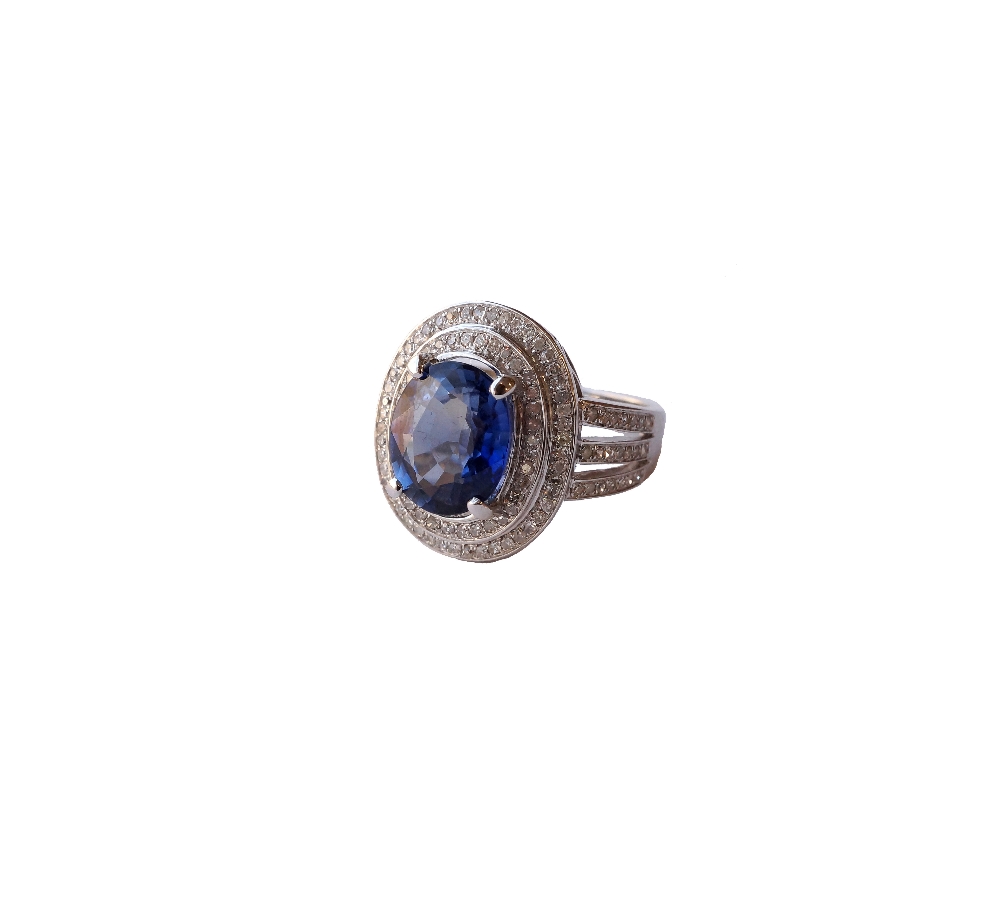 SAPPHIRE AND DIAMOND CLUSTER DRESS RING