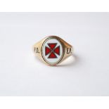 KNIGHTS TEMPLAR 9CT GOLD MASONIC RING
with a central oval enamel plaque flanked by the initials P.D.