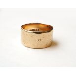 NINE CARAT GOLD WEDDING BAND
ring size P,
