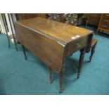 A GEORGIAN MAHOGANY DROP LEAF TABLE the