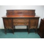 AN EDWARDIAN HEPPLEWHITE STYLE MAHOGANY