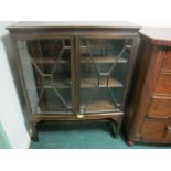 AN EDWARDIAN MAHOGANY CHINA DISPLAY CABINET the rectangular top above a carved frieze with astragal