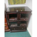 A MAHOGANY CHEST of five drawers with glazed fronts on platform base 105cm (h) x 78cm (w) x 50cm