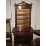 A VERY FINE AND IMPRESSIVE EMPIRE STYLE MAHOGANY AND GILT BRASS MOUNTED DISPLAY CABINET the