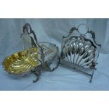 Pair of Edwardian EPNS and gilt shell-shaped folding biscuit boxes with carrying handles and