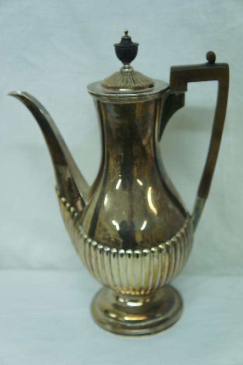 GV half-fluted silver coffee pot with fruit wood handle, Sheffield 1926, makers Goldsmiths and