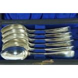 Set of twelve Edwardian silver tea spoons of plain form, Sheffield 1909, 10.5 ozt. , maker Atkin