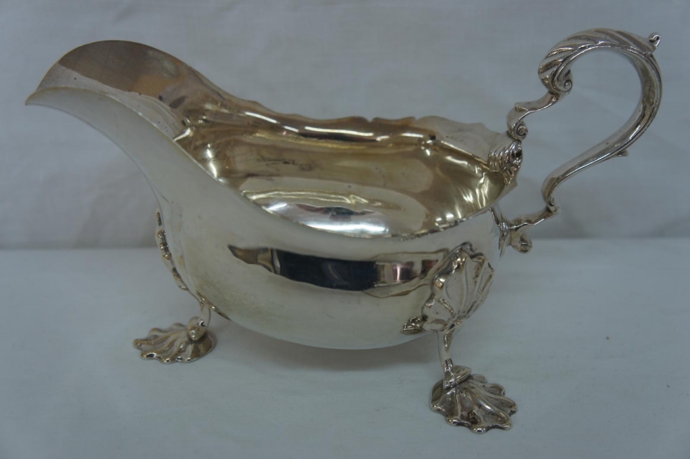 GV silver sauce boat with shaped border, shell handle, shell knees and foot, Birmingham 1923,