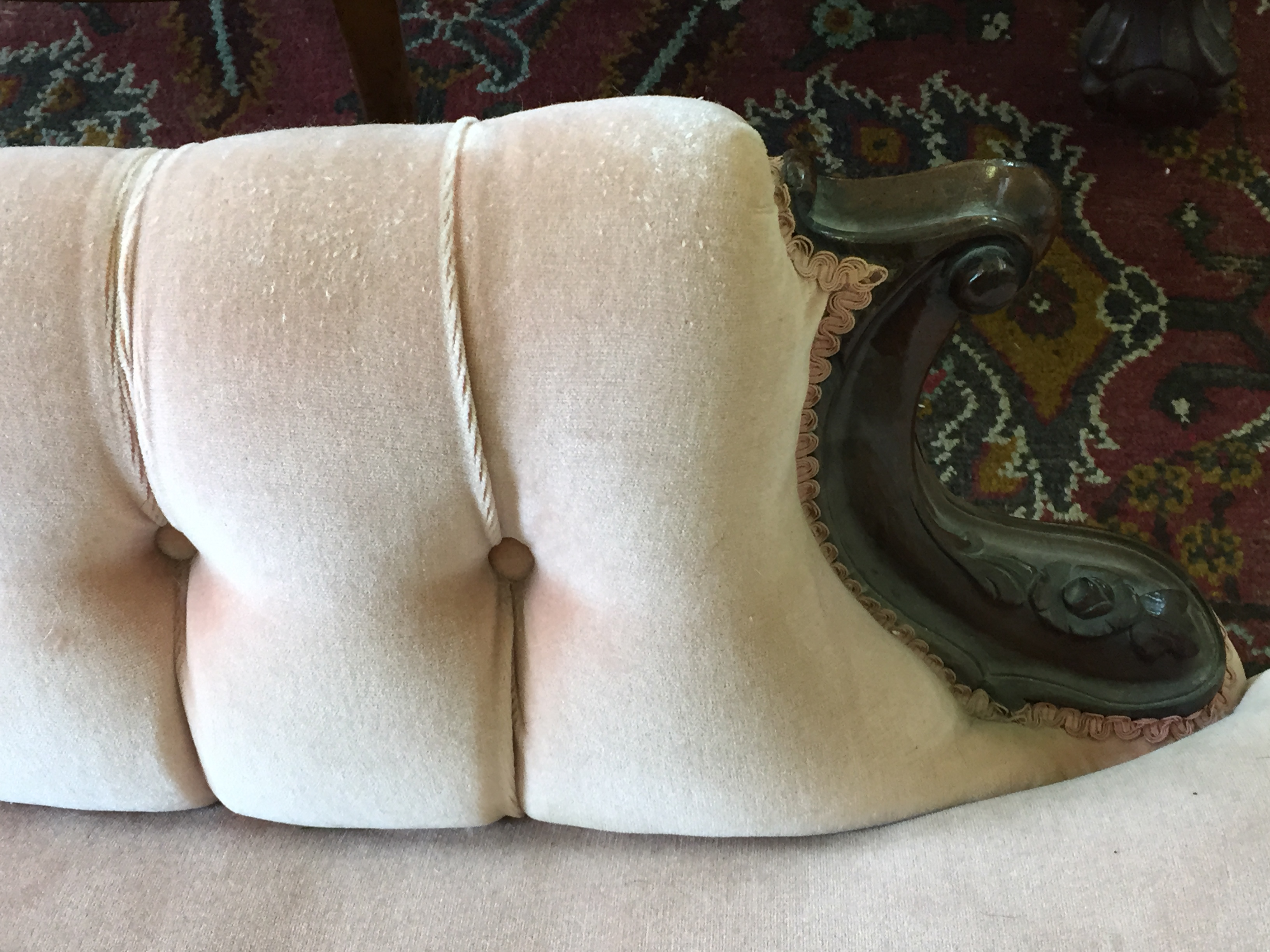 A Victorian chaise longue with puce upholstered button back, stylised flower head and acanthus - Image 4 of 9
