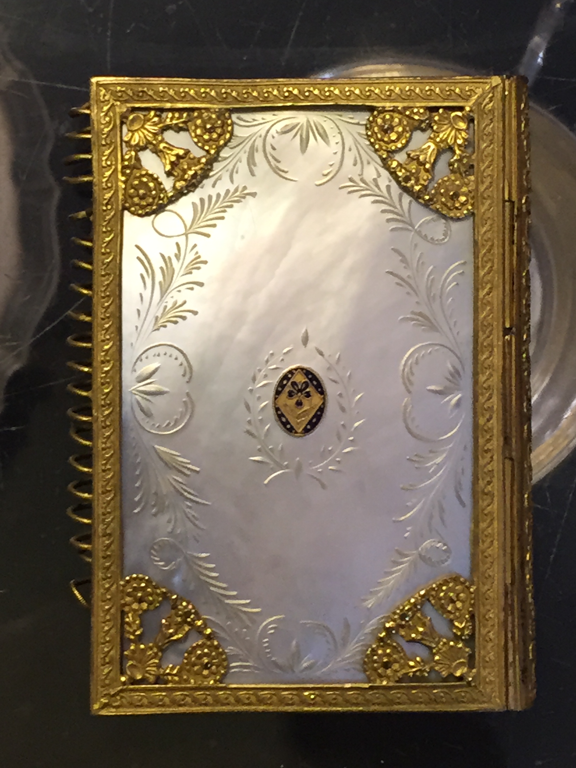 A mother of pearl and gilt mounted pocket book (af). - Image 4 of 13