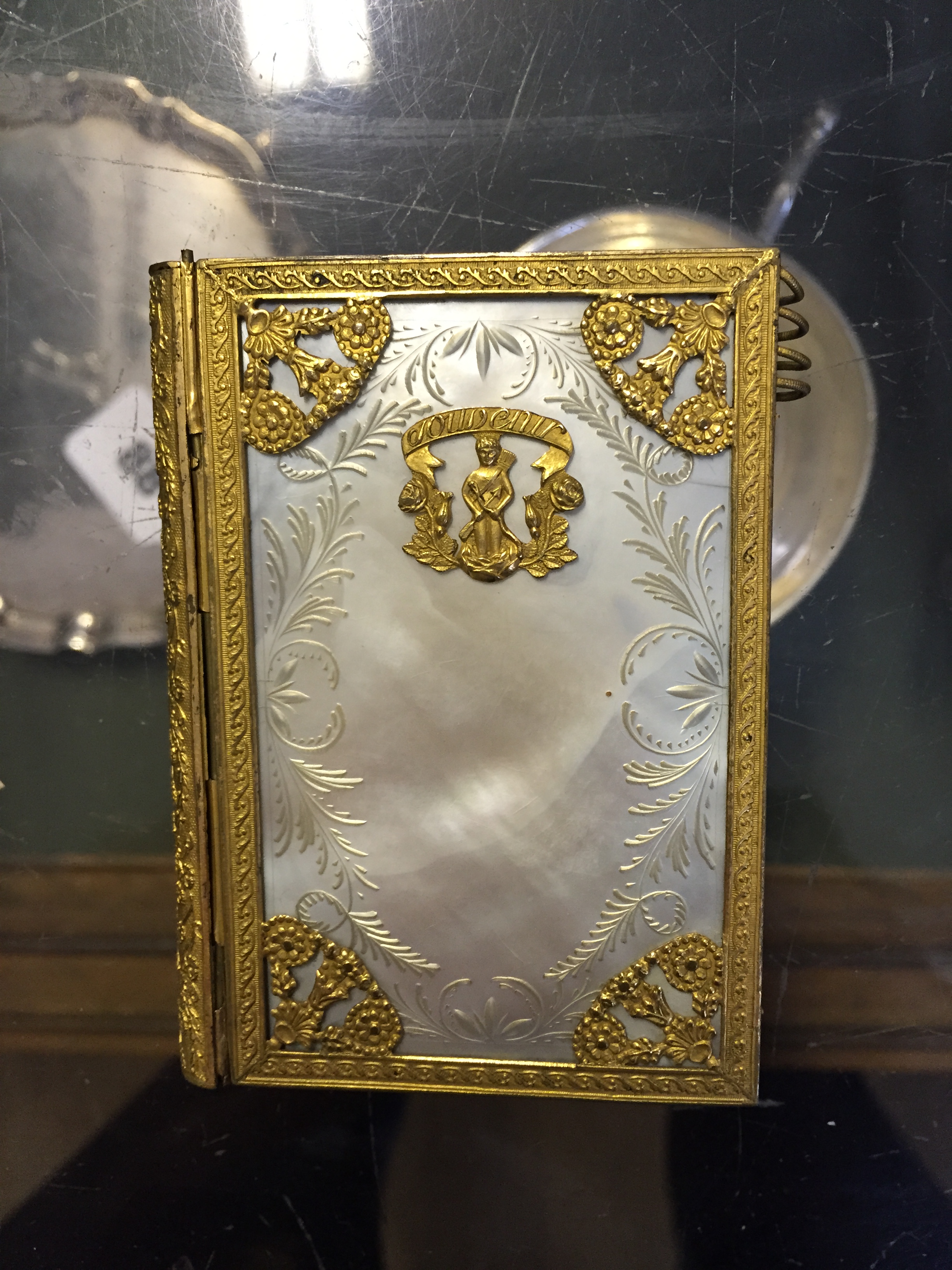 A mother of pearl and gilt mounted pocket book (af). - Image 2 of 13