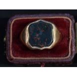 A gent's 15ct gold signet ring, set with an un-engraved cartouche-shaped bloodstone, 8.1 grams