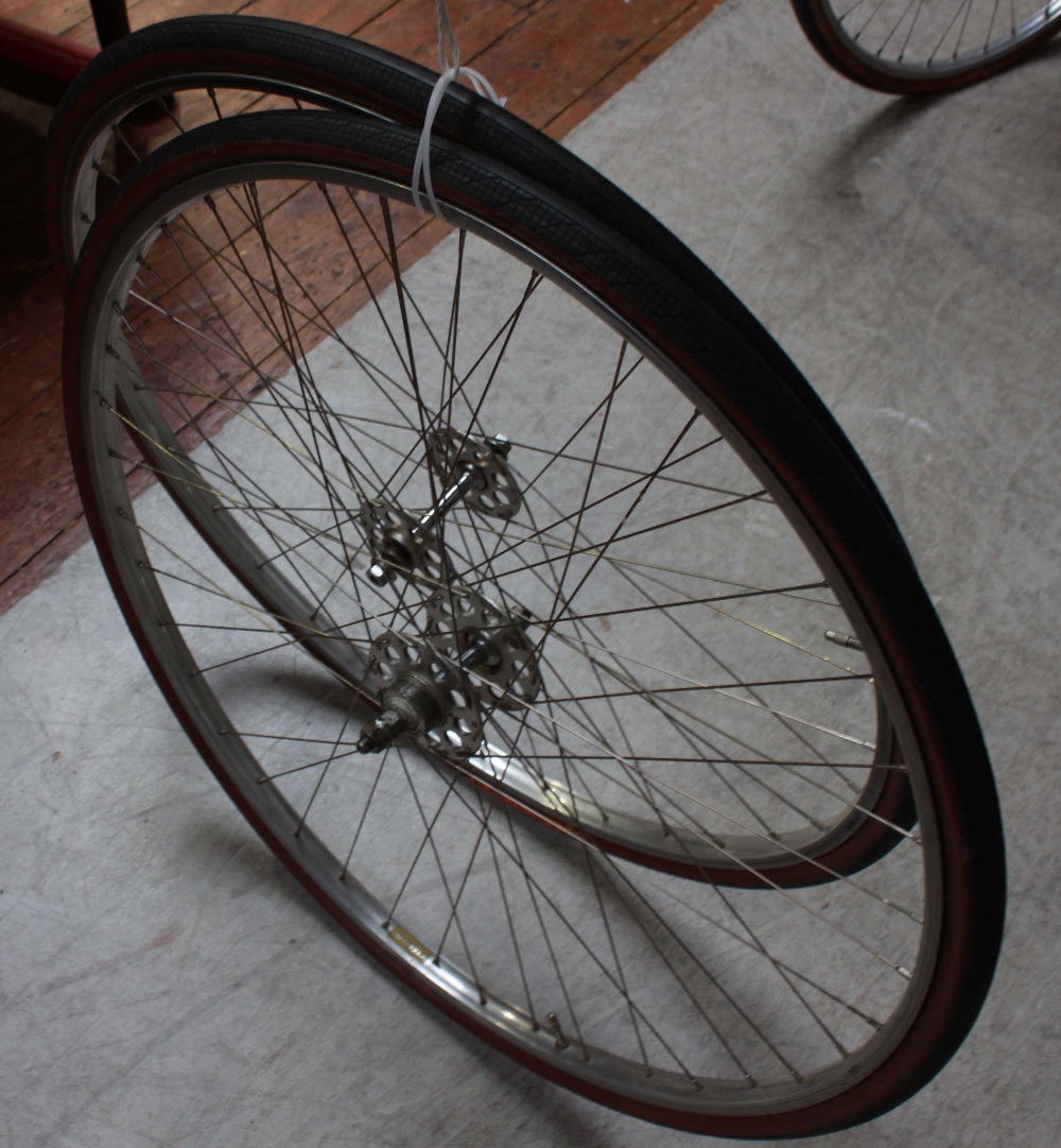 Old school wheels with Racelight hubs on Fiamme rims.