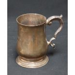 A George III silver baluster tankard, hallmarked London 1792, with acanthus capped scrolled