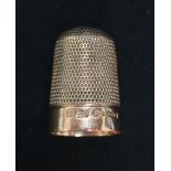 A 9ct gold thimble, hallmarked 1914, weighing 5.6grms.