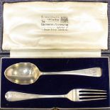 A Goldsmiths & Silversmiths cased fork and spoon set, hallmarked London 1935. 2 oz.