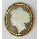 A cameo brooch framed in 18ct gold weighting approx a total of 8.7 grams.