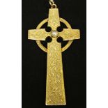 An engraved yellow metal Celtic cross, set with central pearl. Unmarked but tests as gold. 6.66