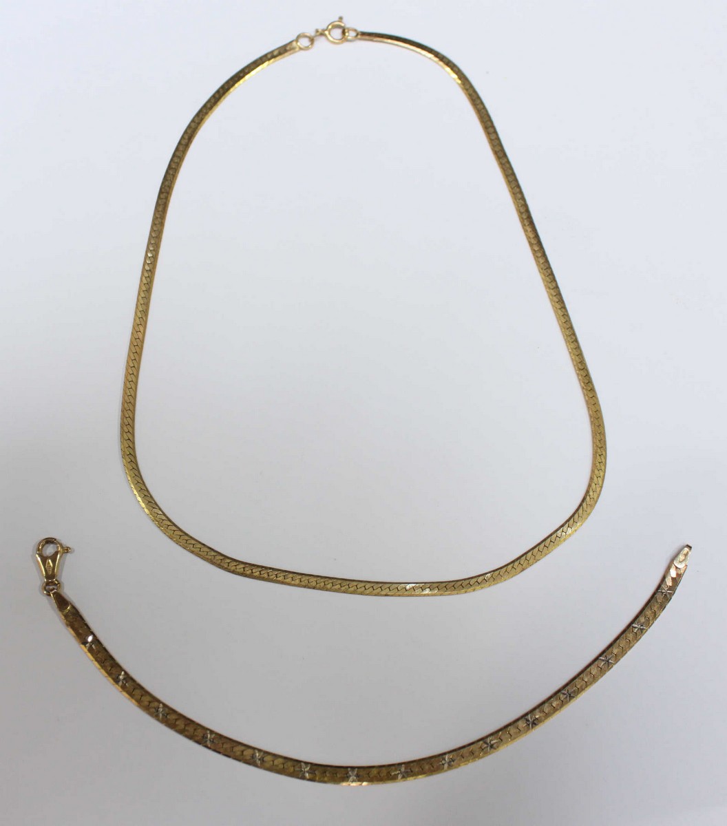 A flat 9ct gold necklace and similar gold bracelet. 13.8 grams total.