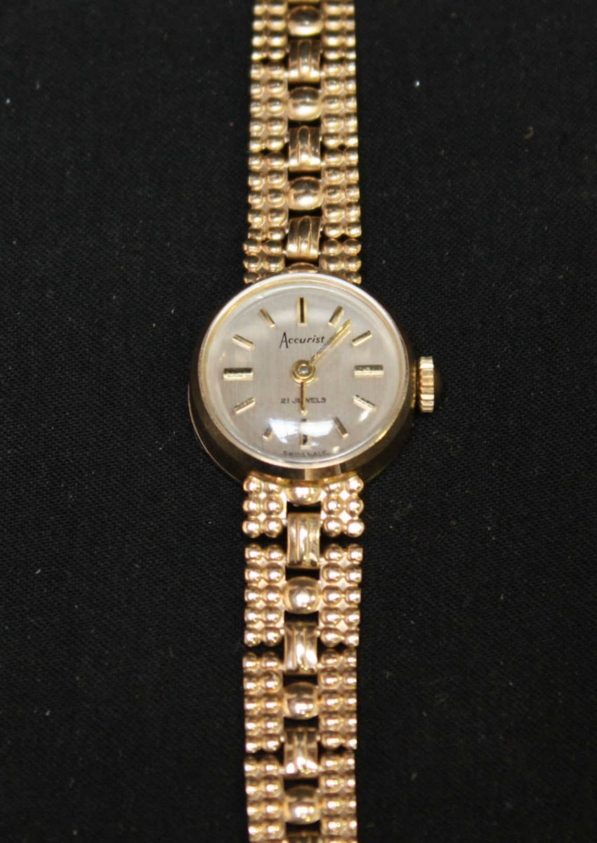 A ladies Accurist 9ct gold wrist watch, with 21 jewel manual movement. 13.2 grams total.