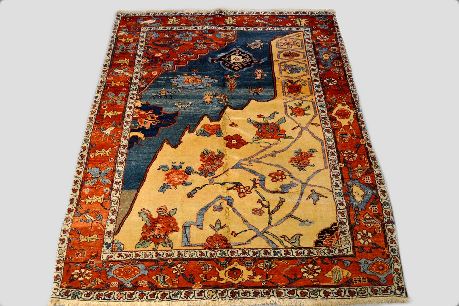 Most attractive Anatolian wagireh, modern, 8ft. 3in. x 6ft. 5in. 2.51m. x 1.96m. Note the animals,