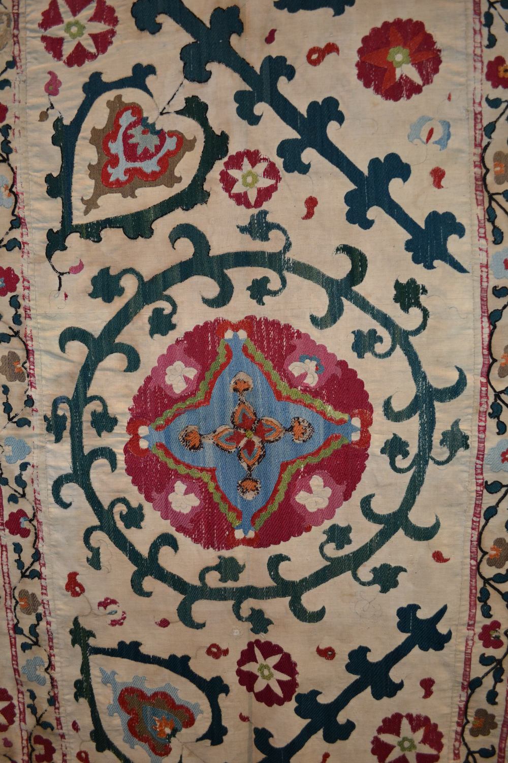 Attractive suzani, probably Bokhara, Uzbekistan, late 19th/early 20th century, cotton ground - Image 6 of 8