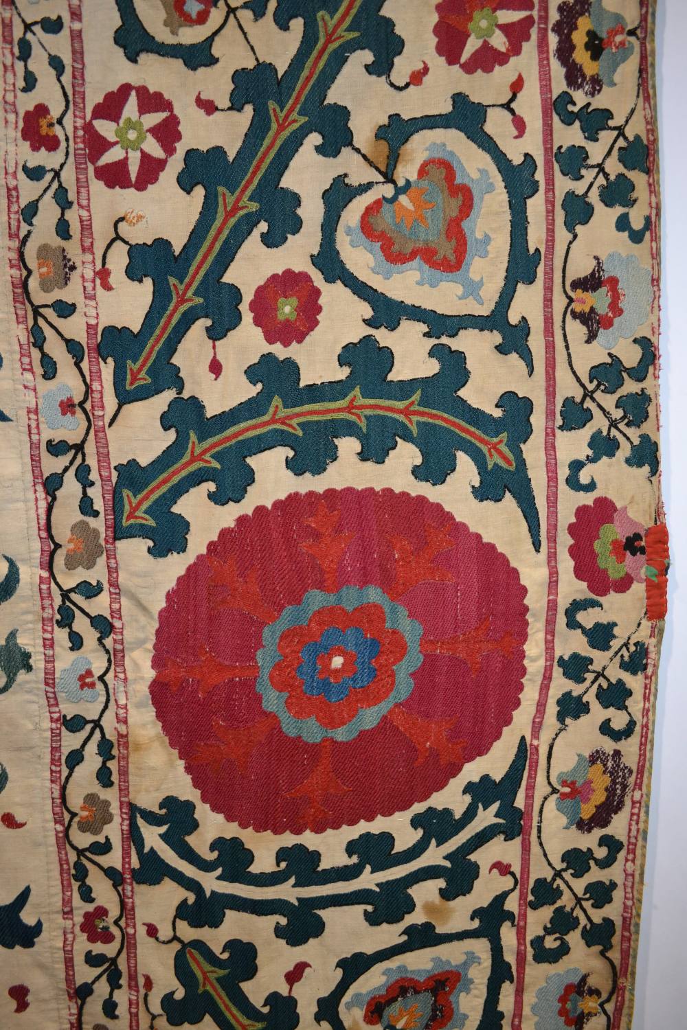 Attractive suzani, probably Bokhara, Uzbekistan, late 19th/early 20th century, cotton ground - Image 4 of 8