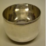 A George III silver tumbler cup with a reeded edge rim. 2in (5cm). Maker Thomas Whipham, London
