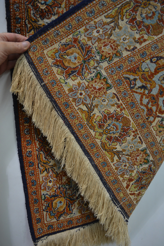 Kashmiri silk souf prayer rug, north India, second half 20th century, 5ft. x 3ft. 1in. 1.52m. x 0. - Image 5 of 6