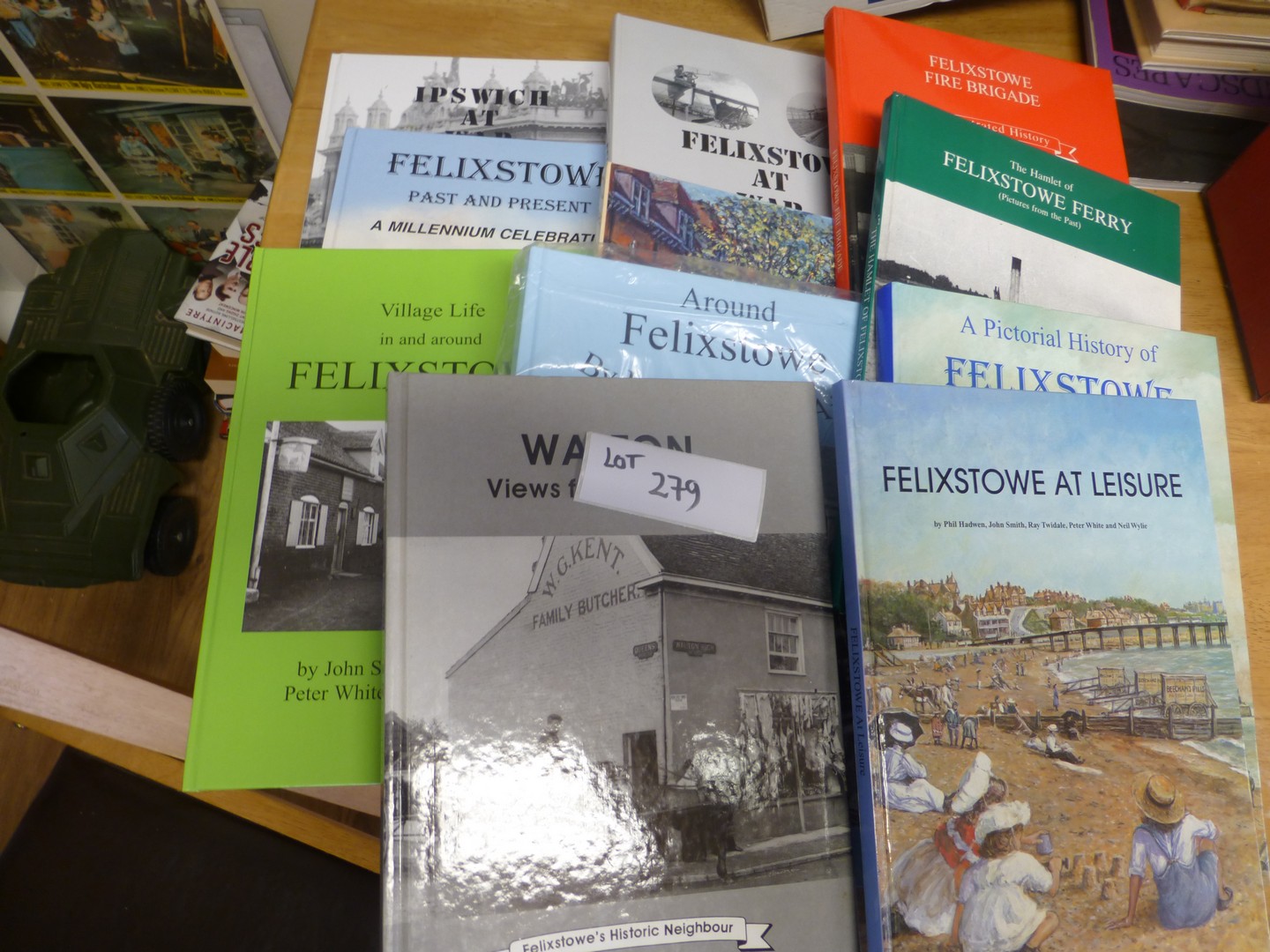 Selection of modern Felixstowe books all in vgc, incl Felixstowe Ferry, Walton at War etc (11).