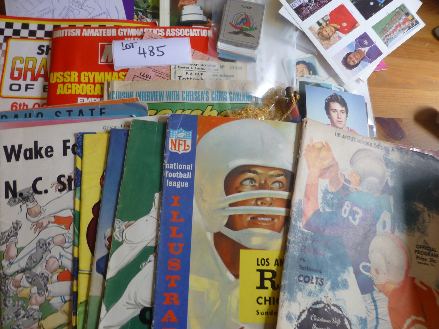 Mixed box 1950’s onwards incl Football, Speedway, American Football, Ice Hockey, miniature cricket - Image 2 of 2