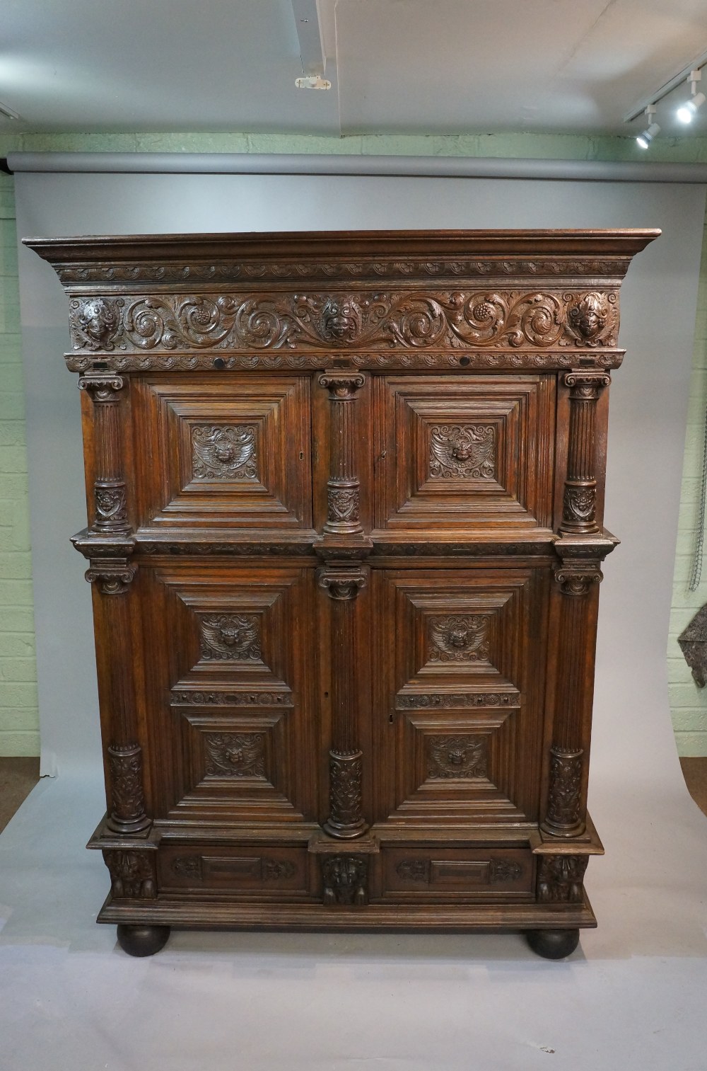 A good Dutch 17th Century oak cupboard t