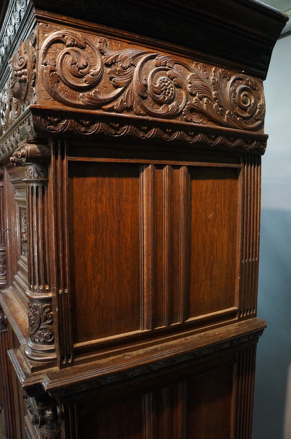 A good Dutch 17th Century oak cupboard t - Image 5 of 10