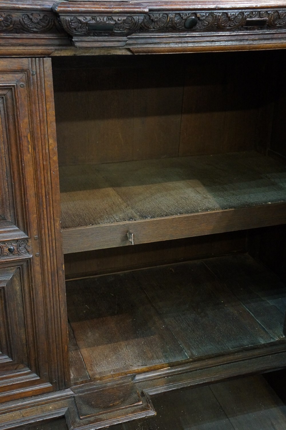 A good Dutch 17th Century oak cupboard t - Image 10 of 10