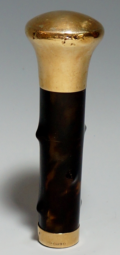 A George V 9ct gold and tortoiseshell cane handle with bun shaped cover and slightly tapered - Image 2 of 2