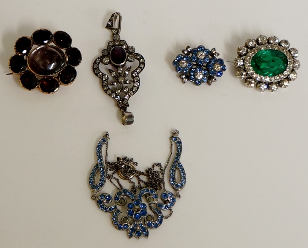 Four Victorian and later paste set brooches and a paste set necklace (5)